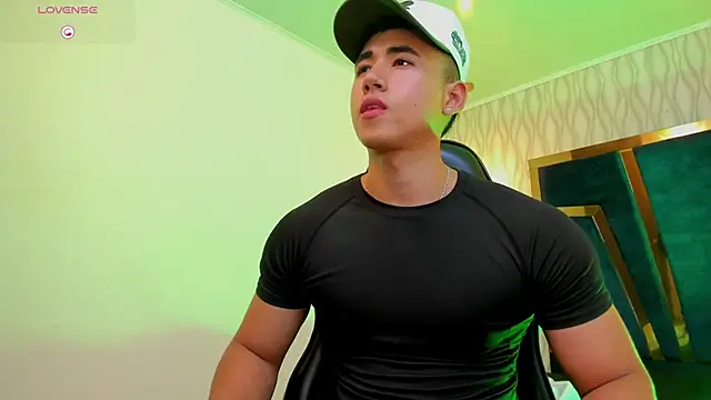 Snapshot of Draven_Marceaux chatting on September 2025 12:47:01 AM Draven Marceaux online show from September 2025 12:47:01 AM