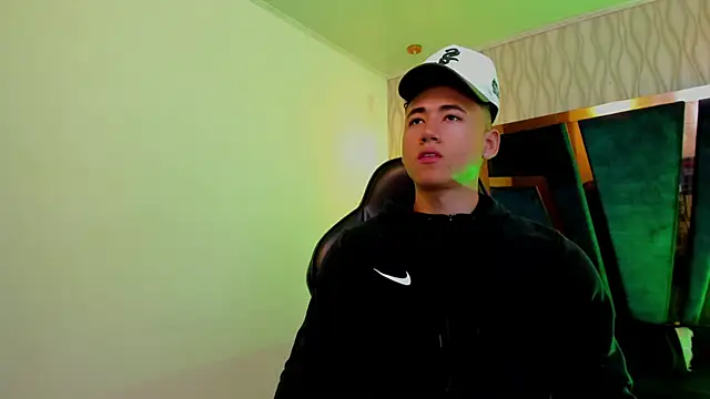 Snapshot of Draven_Marceaux chatting on September 2025 11:14:01 AM Draven Marceaux online show from September 2025 11:14:01 AM