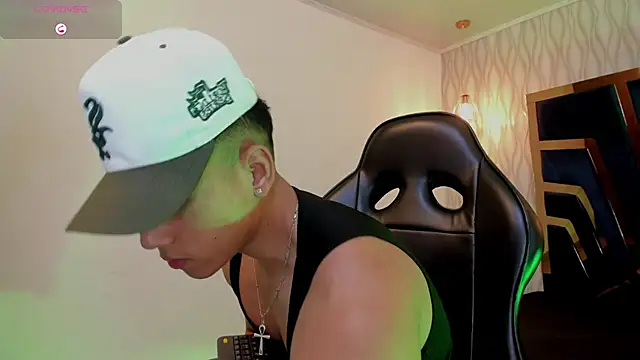 Snapshot of Draven_Marceaux chatting on October 2025 01:20:01 PM Draven Marceaux online show from October 2025 01:20:01 PM