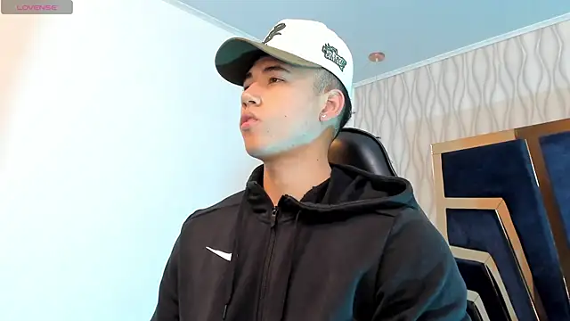 Snapshot of Draven_Marceaux chatting on October 2025 11:21:01 AM Draven Marceaux online show from October 2025 11:21:01 AM