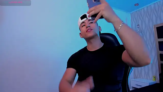 Snapshot of Draven_Marceaux chatting on October 2025 11:22:01 AM Draven Marceaux online show from October 2025 11:22:01 AM