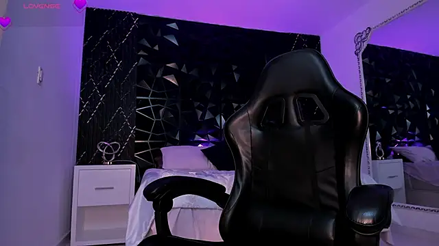 Snapshot of JulienSaint chatting on February 2026 12:33:02 PM JulienSaint online show from February 2026 12:33:02 PM