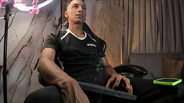 Snapshot of JulienSaint chatting on February 2026 07:16:01 AM JulienSaint online show from February 2026 07:16:01 AM