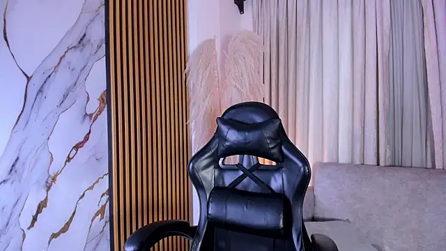 Snapshot of JulienSaint chatting on February 2026 12:12:01 PM JulienSaint online show from February 2026 12:12:01 PM