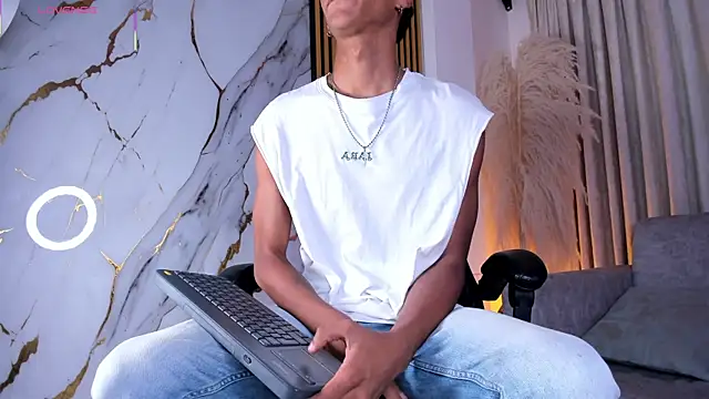 Snapshot of JulienSaint chatting on February 2026 12:16:01 PM JulienSaint online show from February 2026 12:16:01 PM