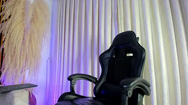 Snapshot of JulienSaint chatting on February 2026 12:04:02 PM JulienSaint online show from February 2026 12:04:02 PM