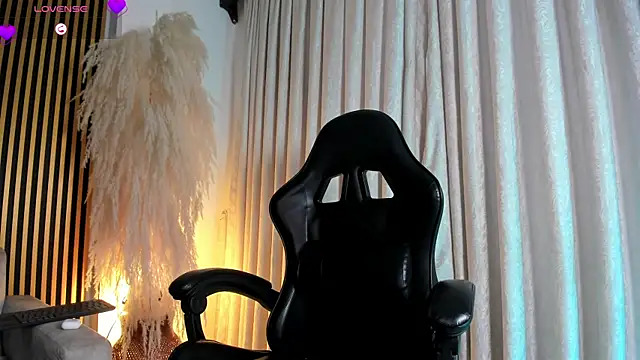 Snapshot of JulienSaint chatting on February 2026 11:55:01 AM JulienSaint online show from February 2026 11:55:01 AM