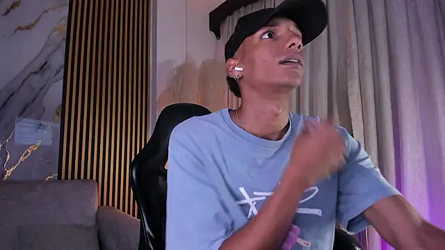 Snapshot of JulienSaint chatting on March 2026 11:27:02 AM JulienSaint online show from March 2026 11:27:02 AM