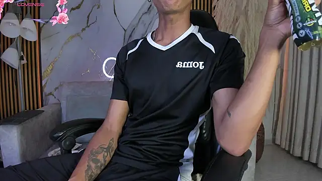 Snapshot of JulienSaint chatting on March 2026 12:23:01 PM JulienSaint online show from March 2026 12:23:01 PM