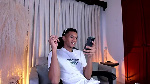 Snapshot of JulienSaint chatting on March 2026 11:36:02 AM JulienSaint online show from March 2026 11:36:02 AM