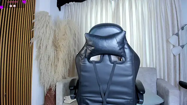 JulienSaint online show from June 2026 11:46:01 AM