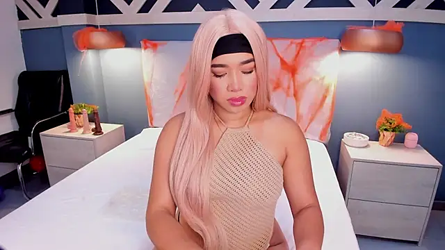 Snapshot of EmilyZahar chatting on October 2025 12:59:01 PM EmilyZahar online show from October 2025 12:59:01 PM