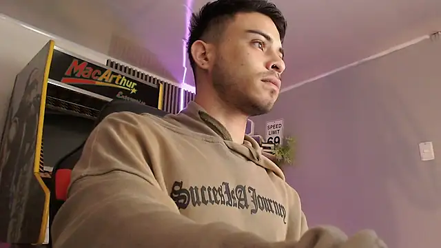 Snapshot of Bastian_MCcormick chatting on September 2025 12:39:01 PM Bastian MCcormick online show from September 2025 12:39:01 PM