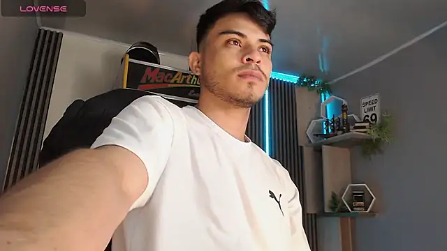 Snapshot of Bastian_MCcormick chatting on October 2025 12:03:01 PM Bastian MCcormick online show from October 2025 12:03:01 PM