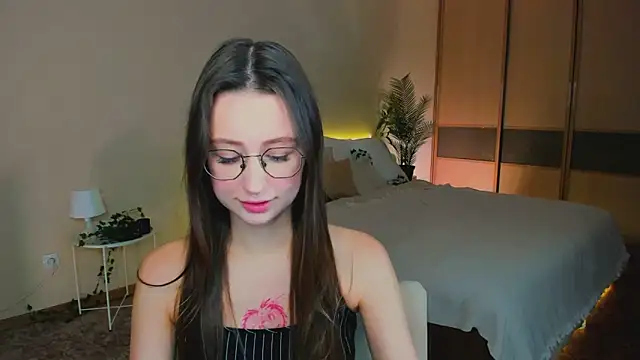 YourLovellyStory online show from October 2025 09:18:02 AM