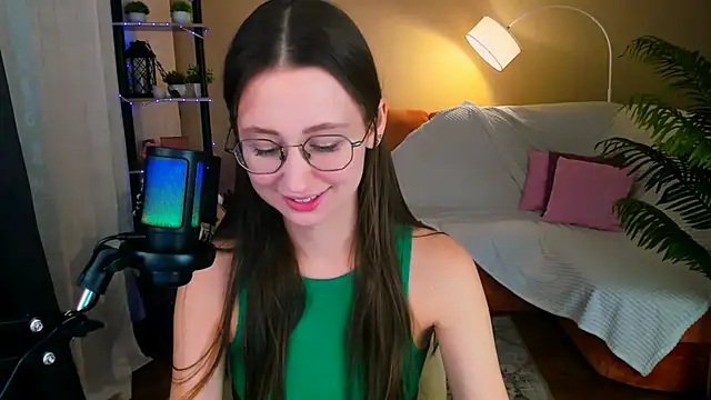 YourLovellyStory online show from December 2025 04:34:02 PM