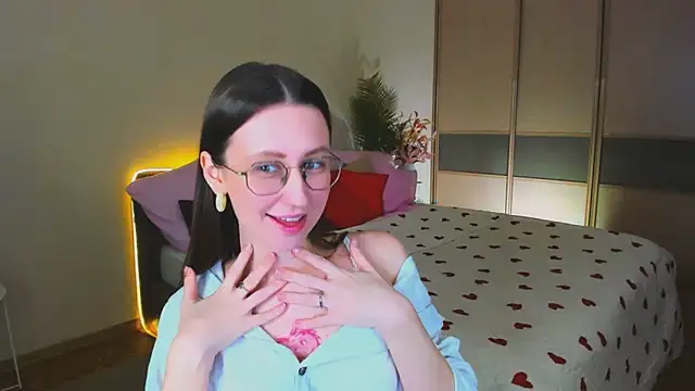 YourLovellyStory online show from April 2026 12:36:02 PM