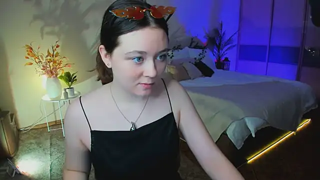 AlluringLookk online show from November 2025 11:20:02 AM