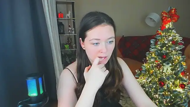 AlluringLookk online show from December 2025 05:20:01 PM