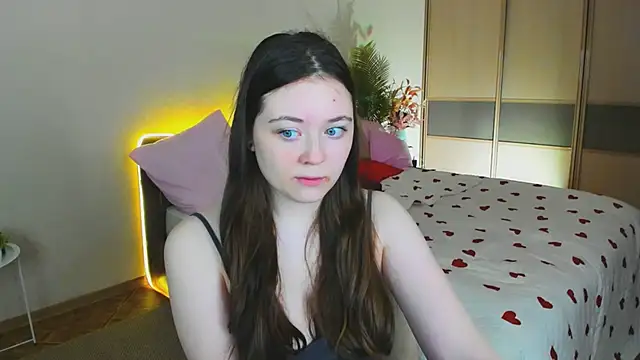 AlluringLookk online show from April 2026 04:34:02 PM