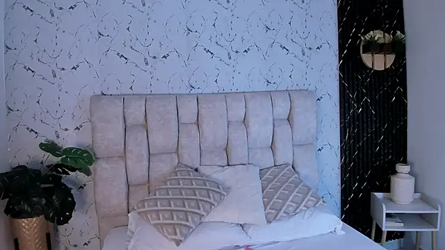 LauMiller online show from September 2025 08:35:02 PM