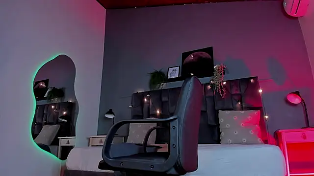 MrFox   online show from February 2026 07:39:02 PM