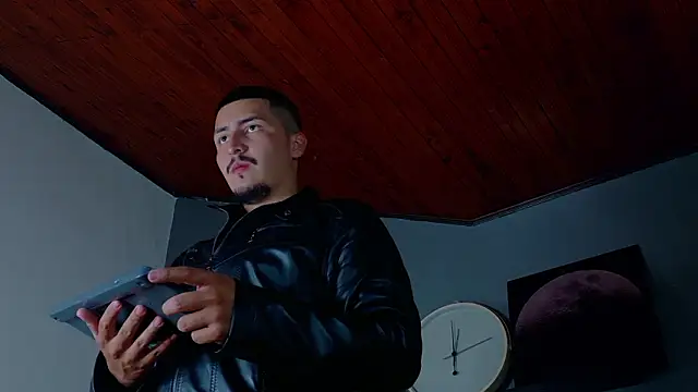 MrFox   online show from February 2026 07:23:01 PM