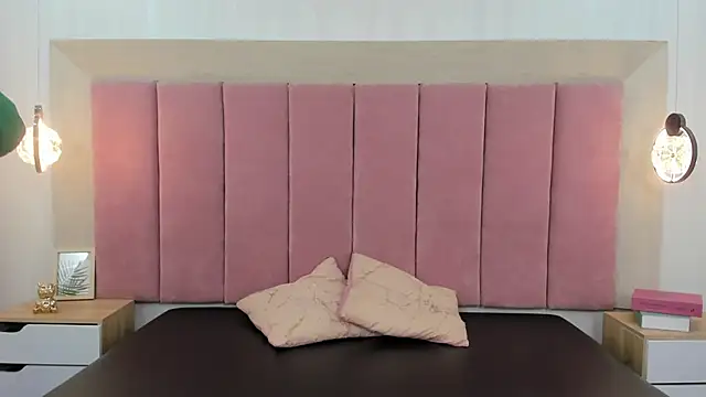 Emilia Bons online show from October 2025 01:52:01 PM