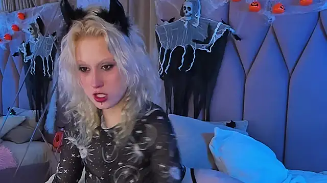 CarolLamb online show from October 2025 08:00:02 PM