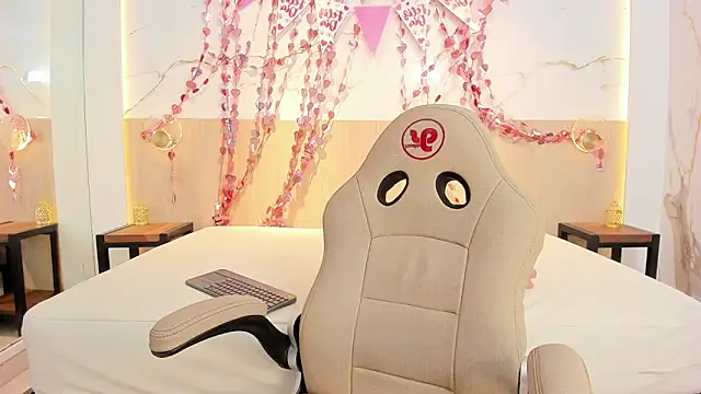 chloe murray online show from February 2026 11:47:02 AM