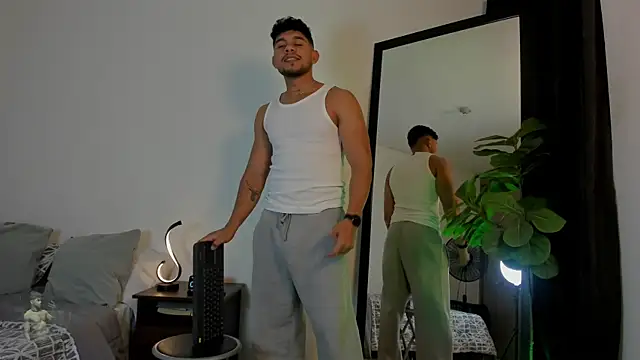 Snapshot of austin_spears_ chatting on September 2025 11:37:02 PM austin spears online show from September 2025 11:37:02 PM