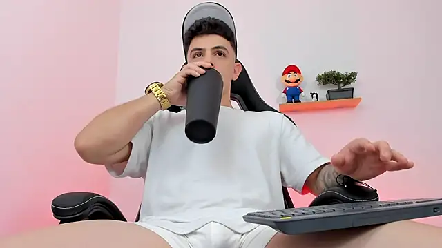 Snapshot of Mikecooper chatting on February 2026 12:22:02 AM Mikecooper online show from February 2026 12:22:02 AM