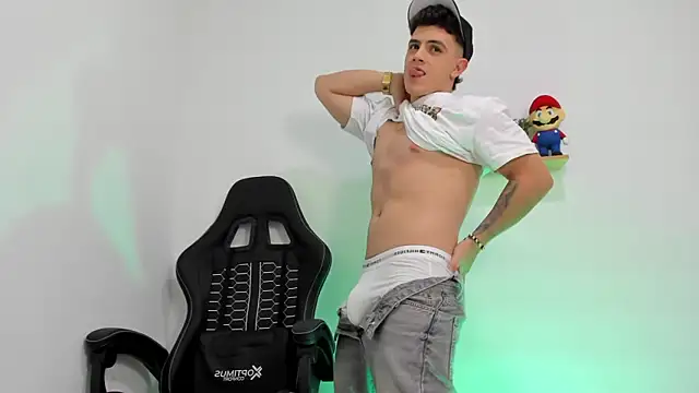 Snapshot of Mikecooper chatting on February 2026 07:17:01 AM Mikecooper online show from February 2026 07:17:01 AM