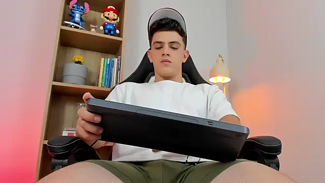 Snapshot of Mikecooper chatting on March 2026 04:38:02 AM Mikecooper online show from March 2026 04:38:02 AM