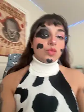 Snapshot of CharmingMaddie chatting on October 2025 04:35:02 PM CharmingMaddie online show from October 2025 04:35:02 PM