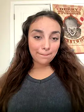 Snapshot of CharmingMaddie chatting on October 2025 04:27:01 PM CharmingMaddie online show from October 2025 04:27:01 PM