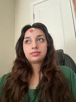 Snapshot of CharmingMaddie chatting on November 2025 03:45:02 PM CharmingMaddie online show from November 2025 03:45:02 PM