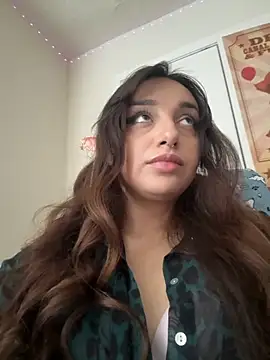 CharmingMaddie online show from November 2025 05:17:01 PM