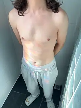 Snapshot of Frankieyyy1 chatting on September 2025 11:04:02 AM Frankieyyy1 online show from September 2025 11:04:02 AM