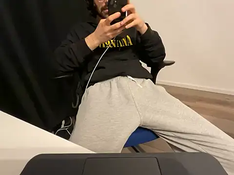 Frankieyyy1 online show from April 2026 07:09:02 PM