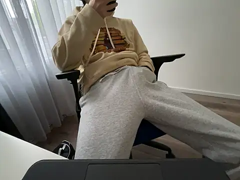 Frankieyyy1 online show from May 2026 05:35:02 AM