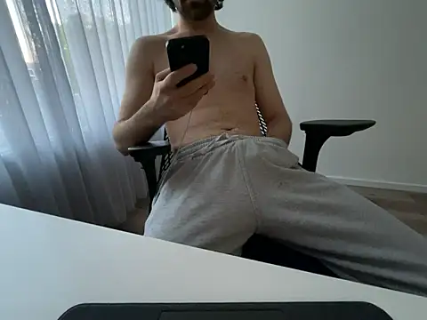 Frankieyyy1 online show from May 2026 03:56:01 AM