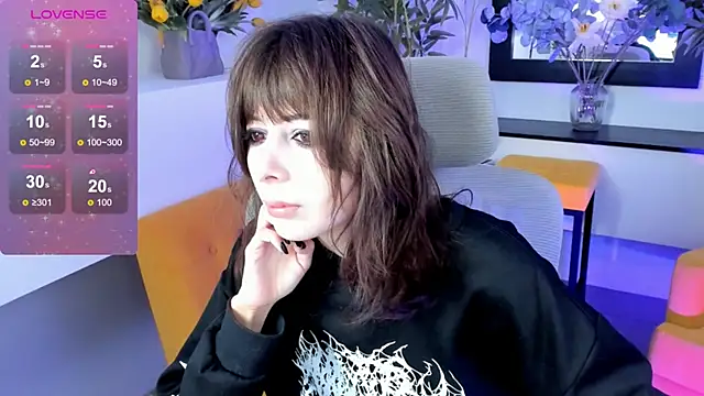 Snapshot of CrystallBloom chatting on October 2025 02:21:01 AM CrystallBloom online show from October 2025 02:21:01 AM