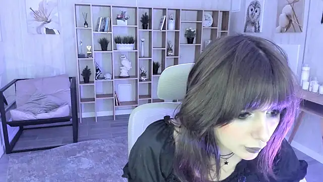 Snapshot of CrystallBloom chatting on October 2025 04:09:02 PM CrystallBloom online show from October 2025 04:09:02 PM