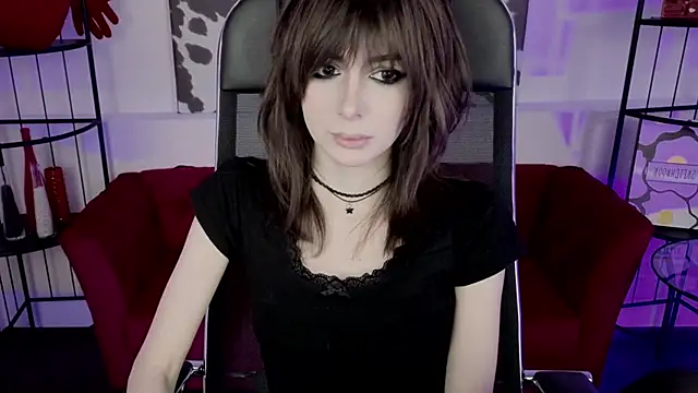 Snapshot of CrystallBloom chatting on March 2026 01:06:01 PM CrystallBloom online show from March 2026 01:06:01 PM