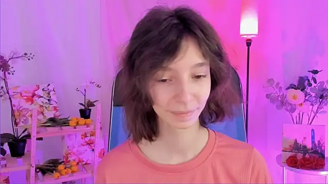 Snapshot of EmmanuellBrown chatting on December 2025 04:19:01 AM EmmanuellBrown online show from December 2025 04:19:01 AM