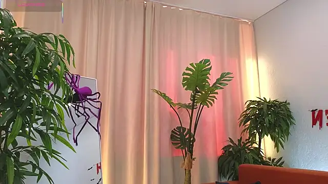 AliciaMellow online show from October 2025 04:38:01 AM