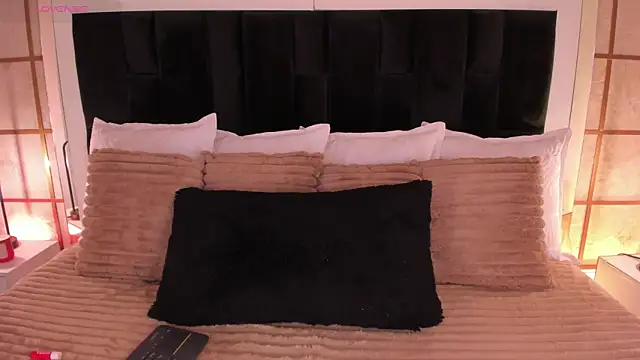 GretaVelvet online show from April 2026 07:33:02 PM