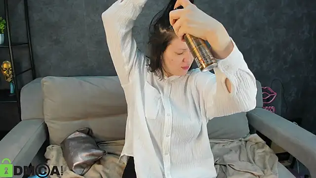 Michele Greenn online show from October 2025 01:16:01 AM