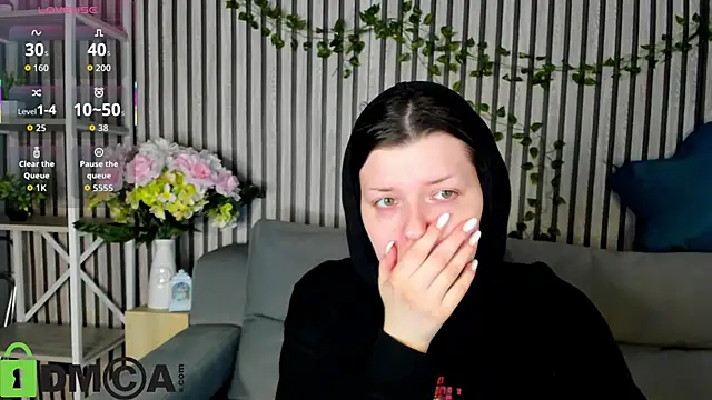 Michele Greenn online show from November 2025 05:01:01 PM